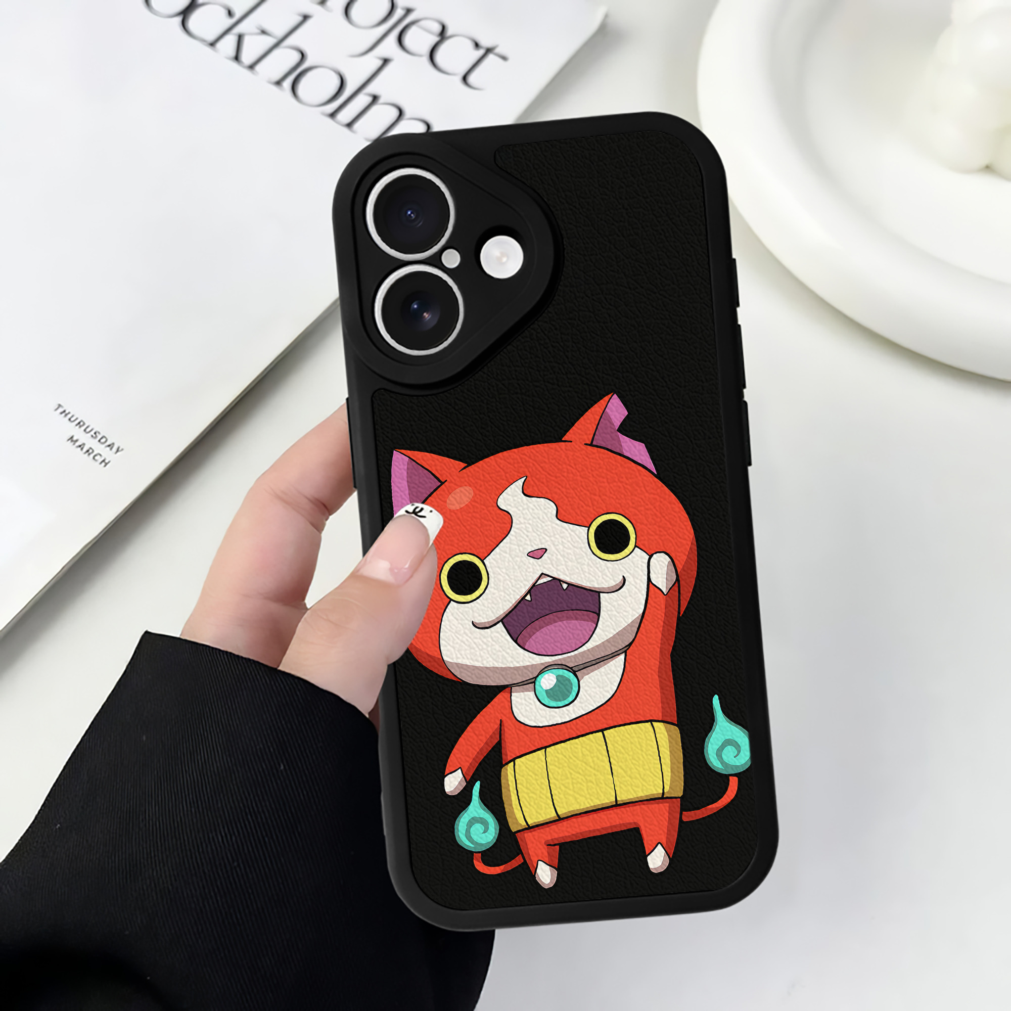（画像用） 妖怪ウォッチ Yo-kai Watch 【iPhone 16シリーズ対応】シリコンスマホケース（レザー調） 材質：シリコン